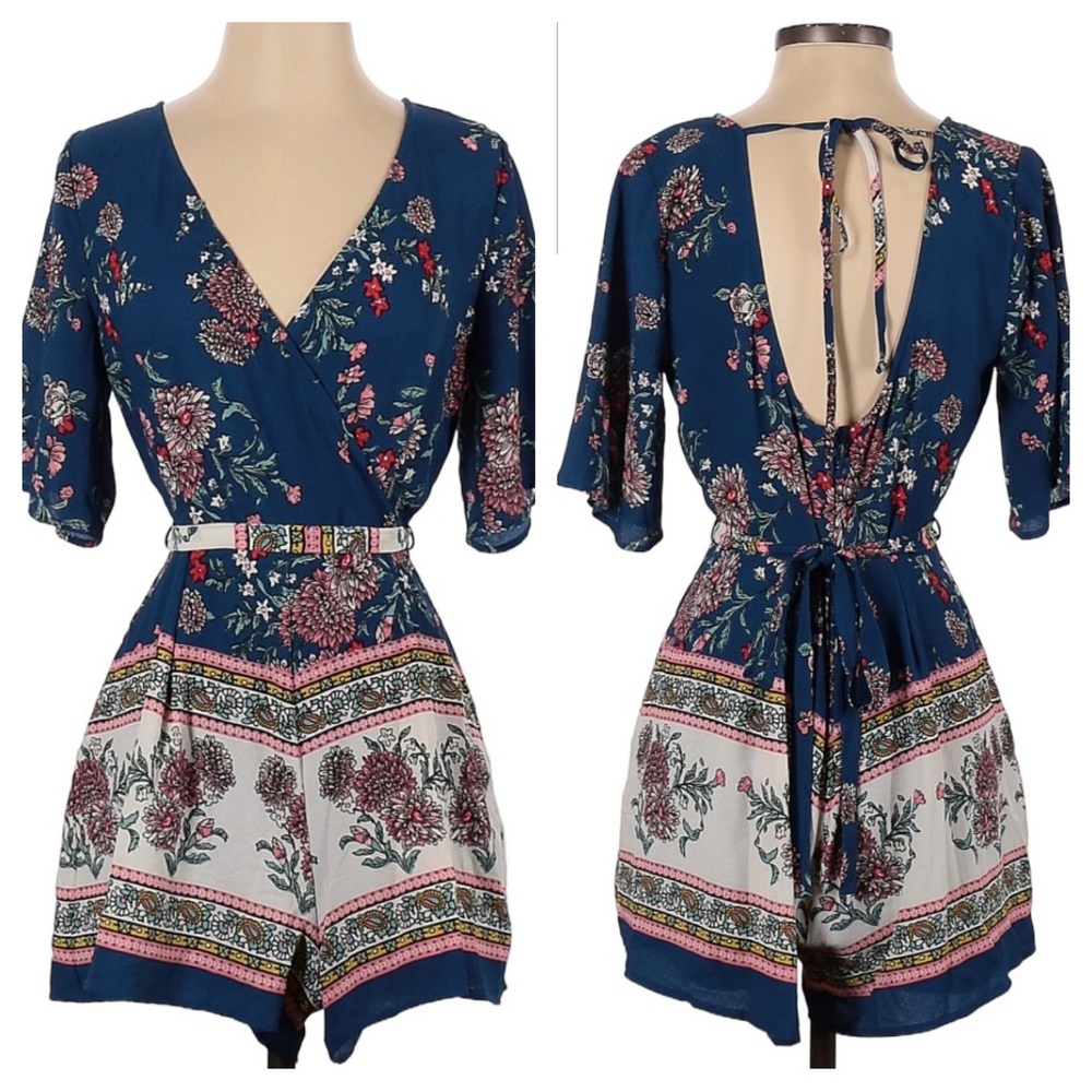 Three Pink Hearts Short Sleeve V Neck Romper Blue Floral  Juniors Size Large